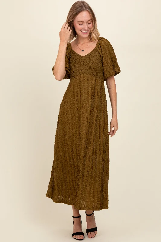 animal print midi dress-Olive Smocked V-Neck Short Puff Sleeve Textured Midi Dress