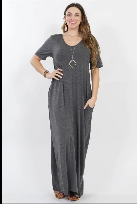 casual knit maxi dress-Charcoal plus size short sleeve maxi dress with pockets