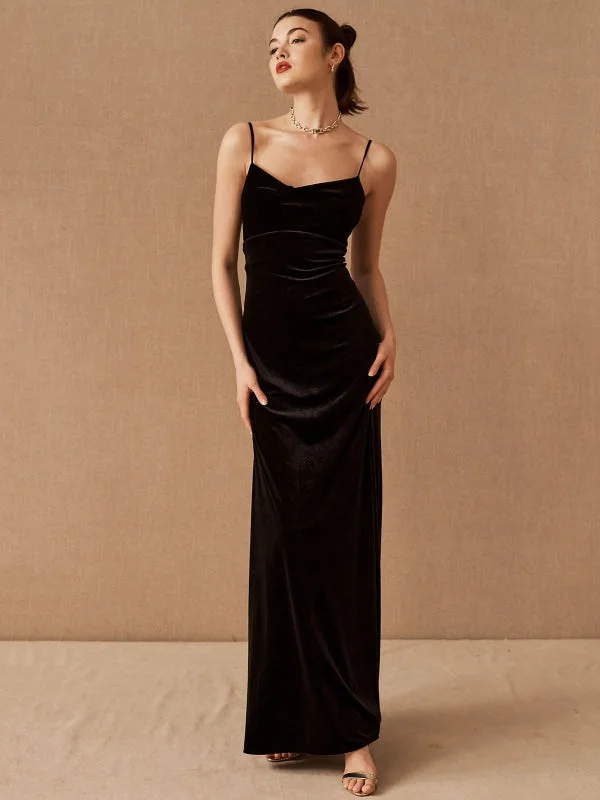 evening dress with scalloped hem-Black Evening Dress A-Line Sweetheart Neck Sleeveless Velour Floor-Length Social Party Dresses