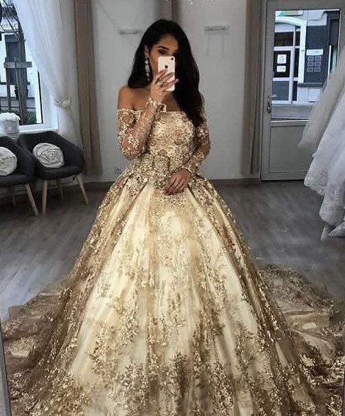 evening dress with lace overlay-Luxurious Bateau Prom Dresses Evening Gown with Gold Appliques Lace