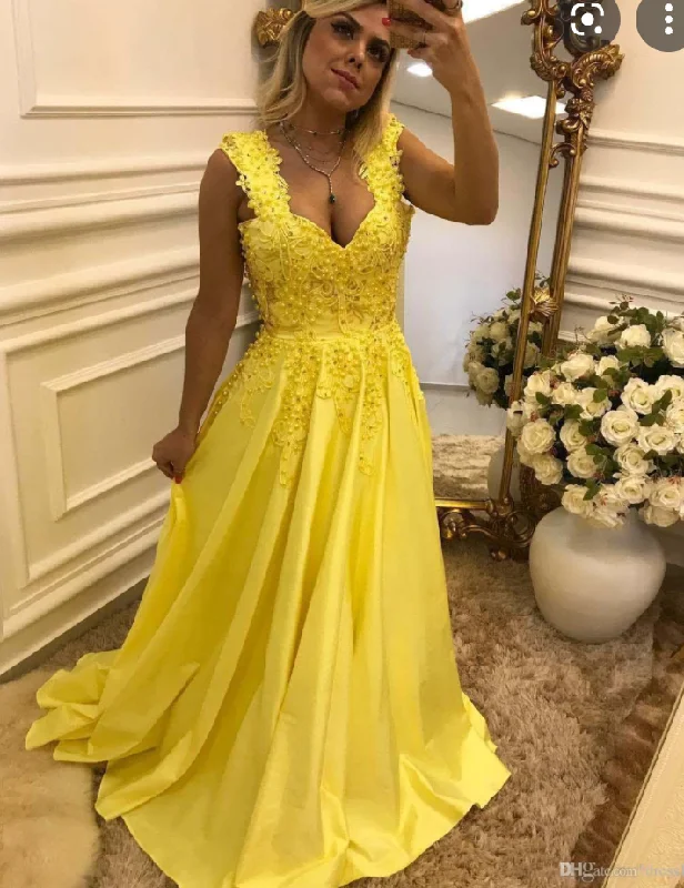 evening dress with embroidery-Straps Yellow Prom Dresses with Appliques Lace