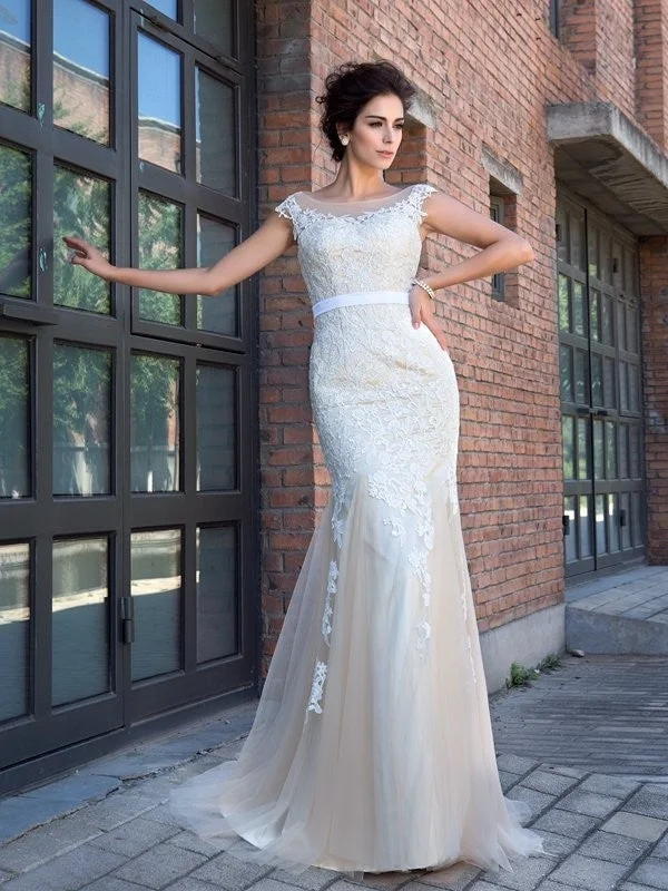 evening dress with open back-Trumpet/Mermaid Sheer Neck Applique Short Sleeves Long Net Dresses